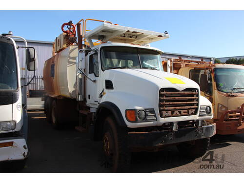 2007 MACK GRANITE CV713 WATERCART