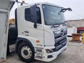 Hino FY700 - 3036 - picture0' - Click to enlarge