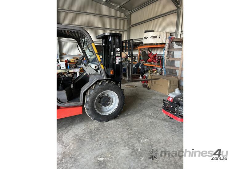Used 2011 manitou Manitou buggy forklift 2 Seater Buggy in , Listed