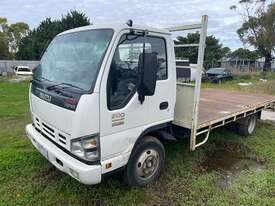 Isuzu NPR 200 - picture1' - Click to enlarge