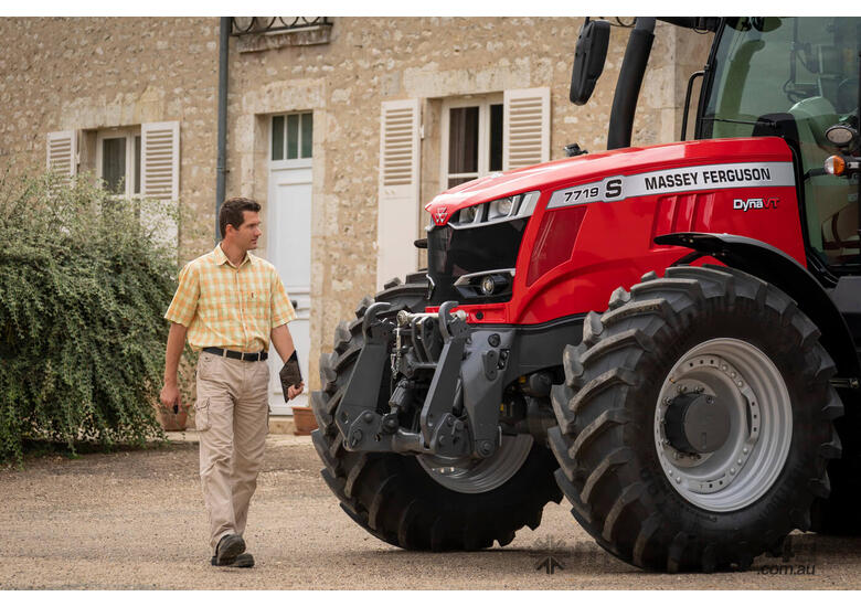 caption MF 7700 S Series Tractors 7715 S