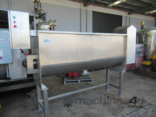 Twin Ribbon Blender: Capacity: 1,000Lt