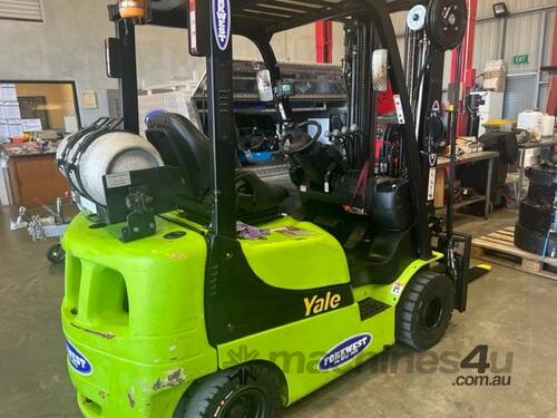 caption Yale LPG 1800 and 2500kg forklifts