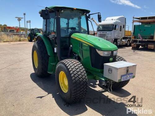 2019 John Deere 5090M Tractor 4 x 4