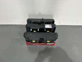 3 x Makita Battery Chargers 18V Twin Ports - picture0' - Click to enlarge