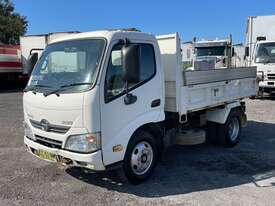 2015 Hino 300 series Tipper - picture1' - Click to enlarge