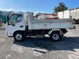 2015 Hino 300 series Tipper - picture2' - Click to enlarge