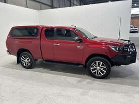 2019 Toyota Hilux SR5 Extra Cab 4X4 Diesel - picture2' - Click to enlarge