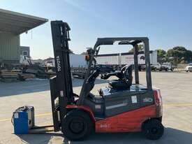 Toyota Electric Forklift - picture2' - Click to enlarge