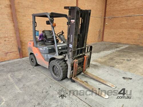 2019 Toyota 72-8FDJ35 Container Mast Forklift