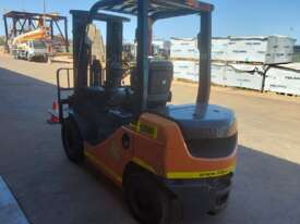 LIFT EQUIPT - 2.5T TOYOTA DIESEL FORKLIFT - picture0' - Click to enlarge