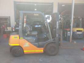 LIFT EQUIPT - 2.5T TOYOTA DIESEL FORKLIFT - picture2' - Click to enlarge