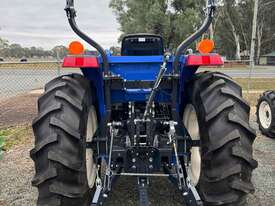 Iseki TG 5570 Tractor - picture1' - Click to enlarge