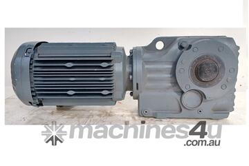 Sew Eurodrive 3 kW Reduction Drive Rpm : 61 Ratio : 24 Sew Eurodrive 3 kW Reduction Drive Rpm : 61 Ratio : 24