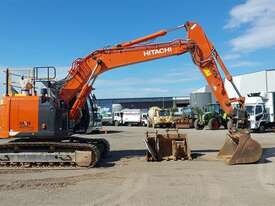 Hitachi ZX225USLC-5B - picture0' - Click to enlarge