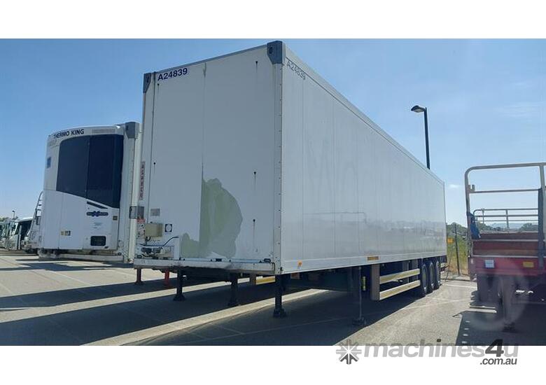 caption Schmitz Cargobull SK024
