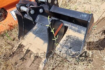 1.7t Challenger Mud & GP Buckets