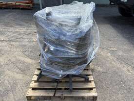 Pallet of Office Chairs - picture2' - Click to enlarge