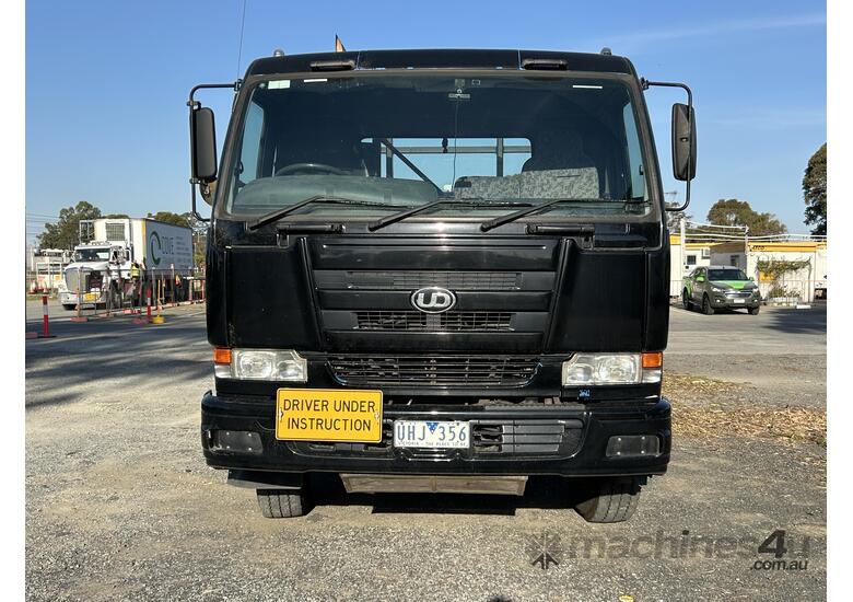 caption 2006 UD CW385 6x4 Tray Truck (Manual)