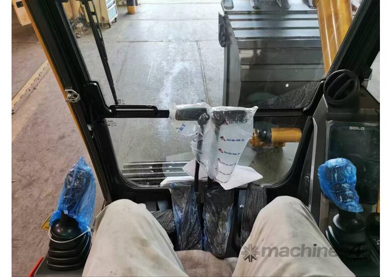 SDLG Excavator 21.8T| Steel Tracks, Air Con, Enclosed Cabin & ROPS |Cummins Engine