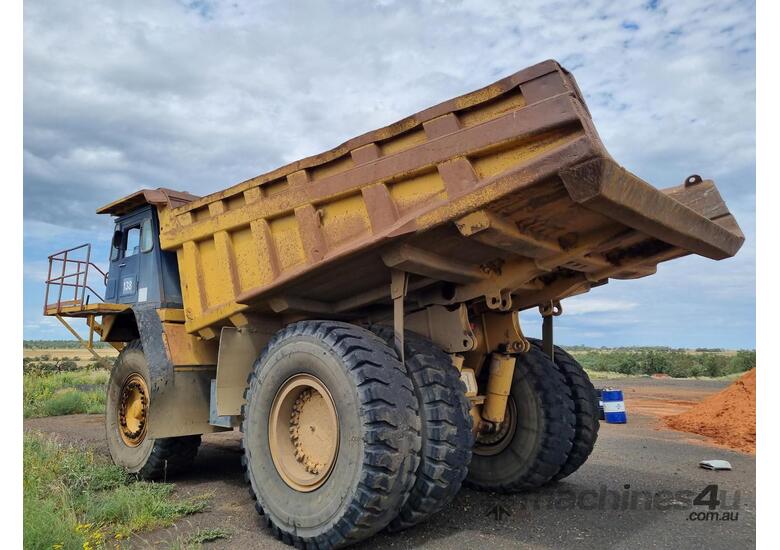 caption 1996 Komatsu HD465-3