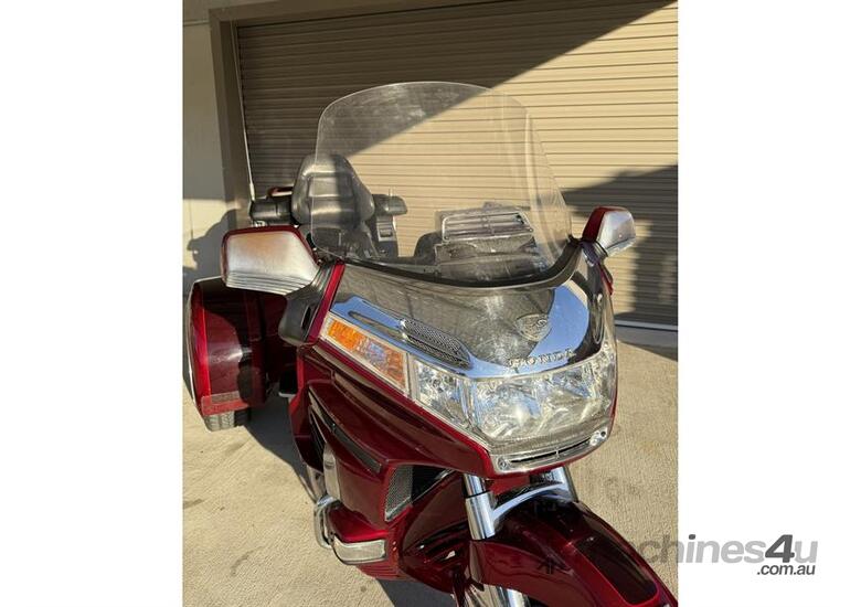 caption 1998 HONDA GL1500 GOLDWING TRIKE