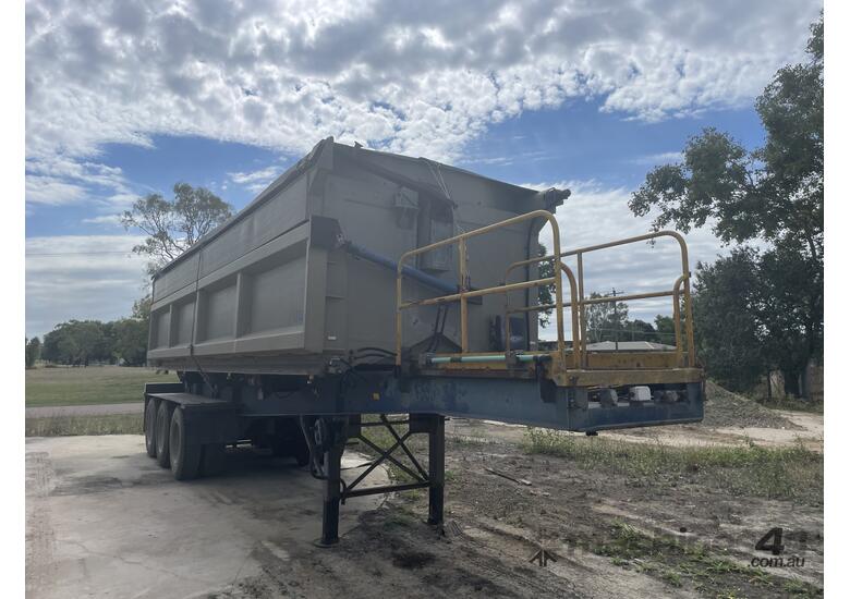 caption 2001 HXW ST3 Tri Axle Side Tipper