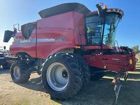 2013 CASE IH 7230 COMBINE WITH CASE IH 2152 40FT DRAPER FRONT  - picture8' - Click to enlarge