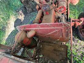 International B-250 Tractor - picture0' - Click to enlarge