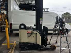 CROWN RD5020 Double reach forklift - picture0' - Click to enlarge