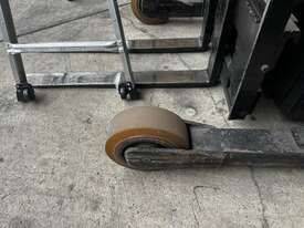 CROWN RD5020 Double reach forklift - picture1' - Click to enlarge