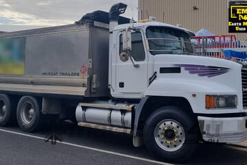2006 Mack CHR & Slone Super Dog Tippers, E.M.U.S TS886 2006 Mack CHR & Slone Super Dog Tippers, E.M.U.S TS886
