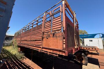 Red cattle trailer - single axle - 40 foot