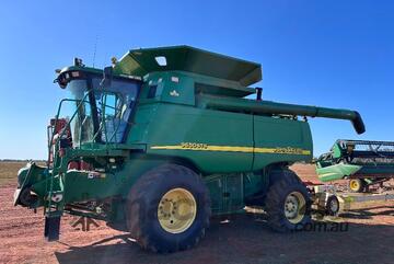 9650 STS John Deere Header with 36ft John Deere 936d front & comb trailer