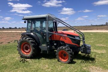 Kubota   Tractor with cage