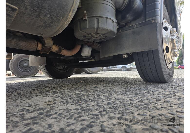 2009 Mitsubishi Canter Fuso  4x2 Refrigerated Pantech (Manual)