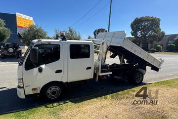 Truck Tipper Hino 917 Dual Cab 6 speed manual with 1 tonne Crane 2013 WA23152 SN1805