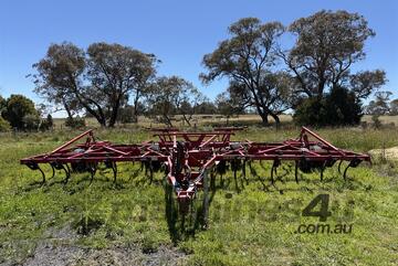 Sunflower   5035-28 CULTIVATOR