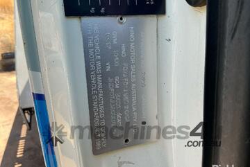 2012 Hino FD 1024 Tipper / Tilt Tray