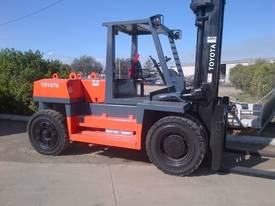 10 TONNE TOYOTA FORKLIFT DIESEL CONTAINER HANDLER IN VERY GOOD CONDITION - picture0' - Click to enlarge
