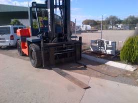 10 TONNE TOYOTA FORKLIFT DIESEL CONTAINER HANDLER IN VERY GOOD CONDITION - picture0' - Click to enlarge