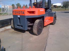 10 TONNE TOYOTA FORKLIFT DIESEL CONTAINER HANDLER IN VERY GOOD CONDITION - picture1' - Click to enlarge