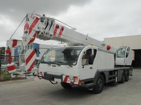 2007 ZOOMLION QY30 MOBILE HYDRAULIC TRUCK CRANE - picture0' - Click to enlarge