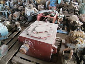 Lightning  gear box - picture2' - Click to enlarge