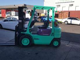 Mitsubishi Forklift 2.5T 4.3m Lift Container Mast - picture1' - Click to enlarge