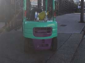 Mitsubishi Forklift 2.5T 4.3m Lift Container Mast - picture2' - Click to enlarge