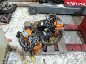 Hitachi 250kg Electric chain hoist & jib - picture0' - Click to enlarge