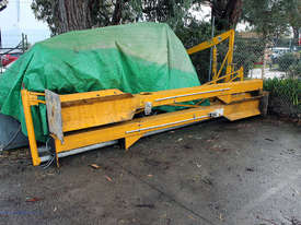 Hitachi 250kg Electric chain hoist & jib - picture1' - Click to enlarge