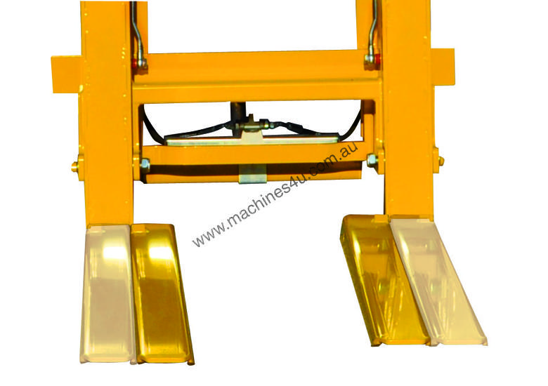 caption Ilmer 3PL Tractor Forklift Mast Attachment with Patented hydraulic fork-closing!
