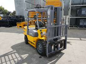 Victory VF35G std dual fuel Forklift - picture2' - Click to enlarge